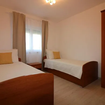 Ferienhaus-in-porec-mit-pool-melisa-8