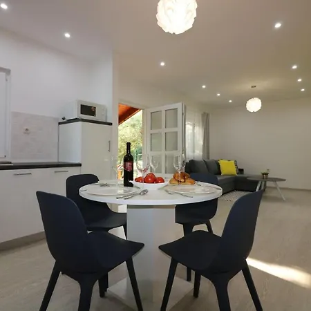 Ferienhaus-in-porec-mit-pool-melisa-8 Hotel